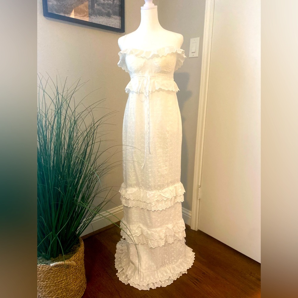 Chic White Off-Shoulder Lace Maxi Dress